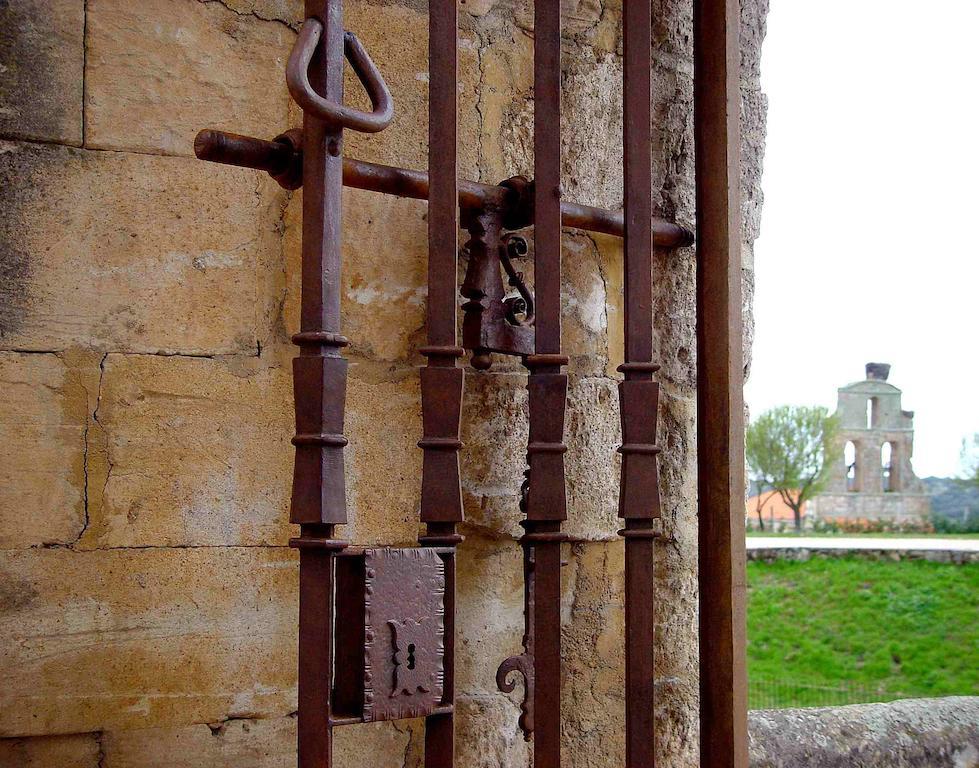 Posada Real Castillo Del Buen Amor Topas Exteriör bild